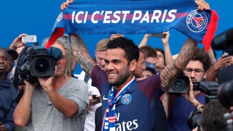 Dani Alves signs for Paris Saint-Germain after turning down Manchester City