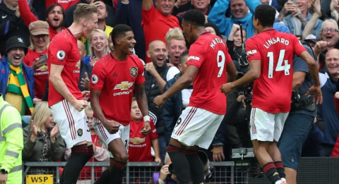 MANCHESTER UNITED VS CHELSEA: MANCHESTER UNITED LIGHTS OLD TRAFFORD