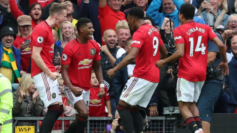 MANCHESTER UNITED VS CHELSEA: MANCHESTER UNITED LIGHTS OLD TRAFFORD